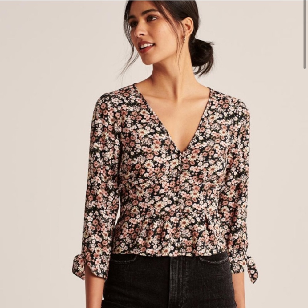 Abercrombie & Fitch Black Floral Tie-Sleeve Blouse